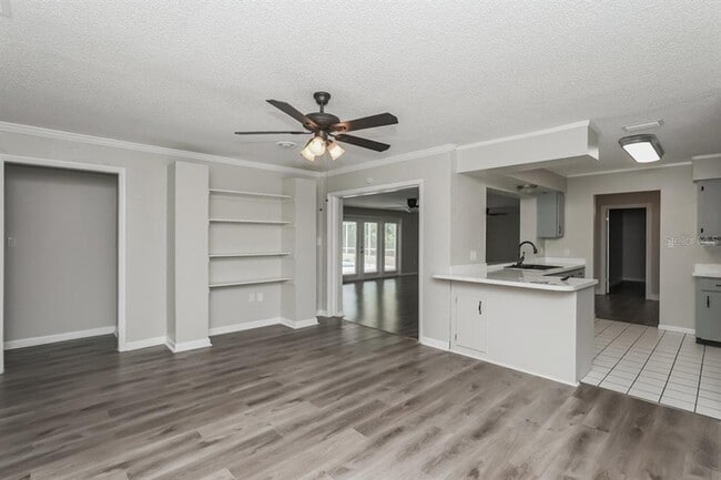 Building Photo - 4400 Old Colony Rd