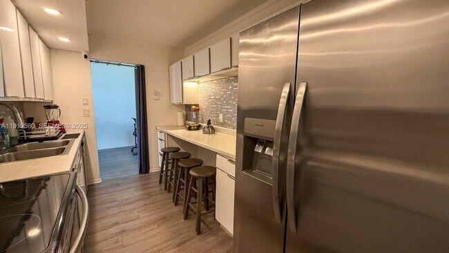 Building Photo - 7051 Environ Blvd