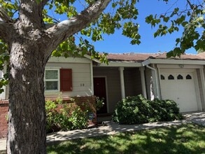 Building Photo - Single Story Halfplex in Natomas