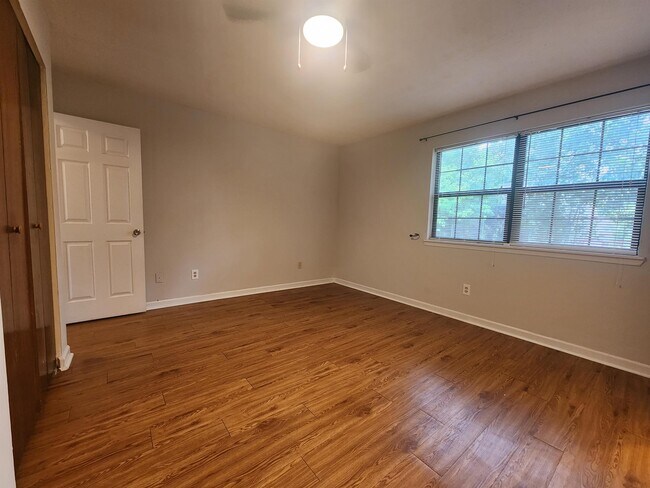 Building Photo - 828 W Carolina St