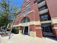 Building Photo - "Chic Urban Retreat: Stylish 1-Bed Condo with Hardwood Elegance in the Heart of Alexandria!"