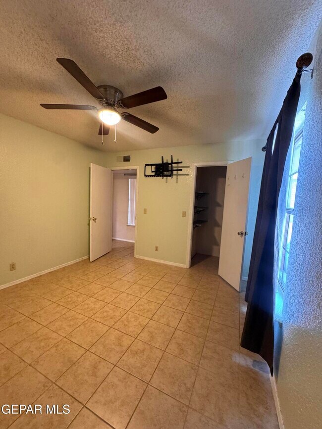 Building Photo - 386 McCune Rd