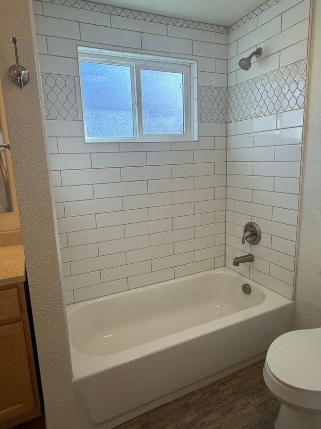 Building Photo - 1444 NW Canyon Dr