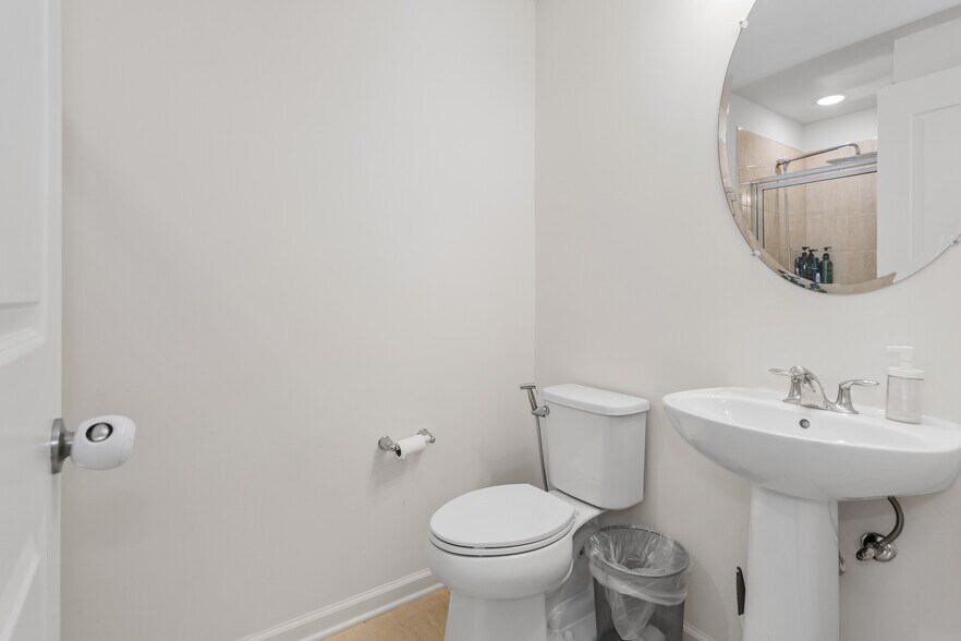 Building Photo - 293 Bradley Dr