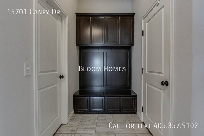 Building Photo - 15701 Caney Dr