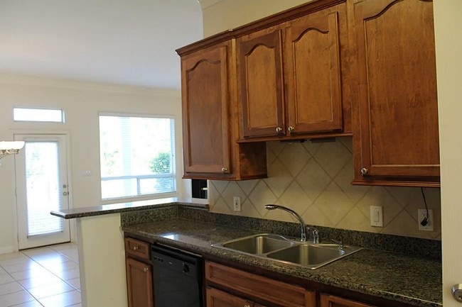 Building Photo - 16020 Fountainview Dr