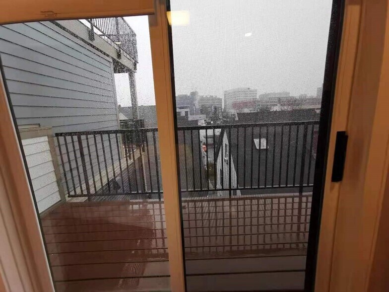 Building Photo - 214 Market St