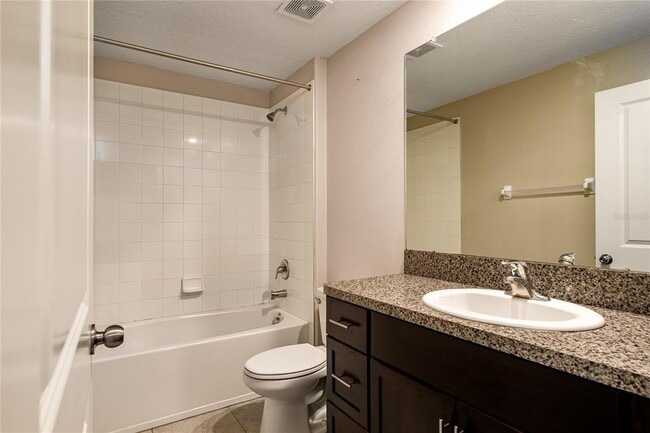 Building Photo - 724 Royal Empress Dr