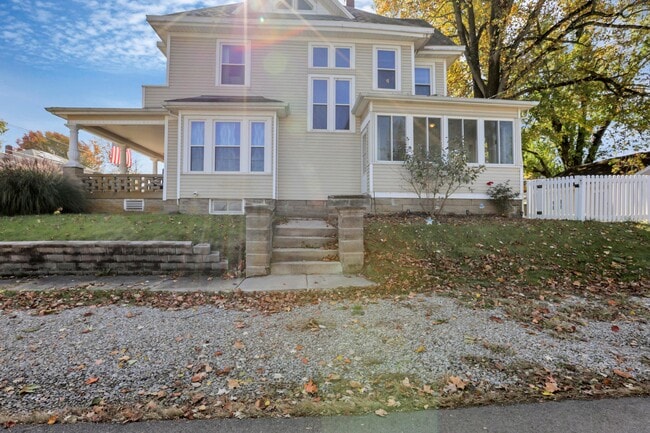 Building Photo - 11925 Lancaster St