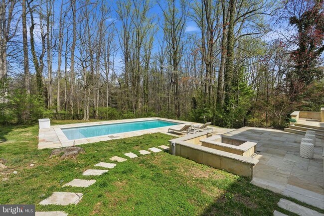 Building Photo - 3515 Devon Dr