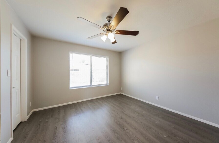 Building Photo - 9709 N 57th Ave