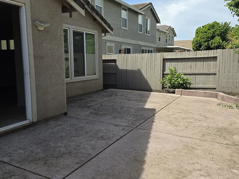 Building Photo - 424 Leighton Ct