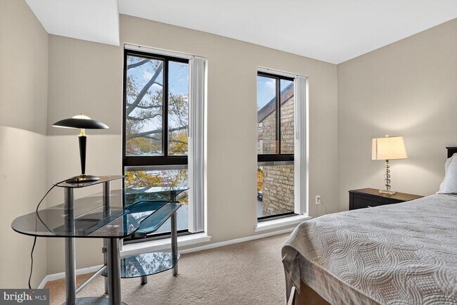 Building Photo - 2063 Royal Fern Ct