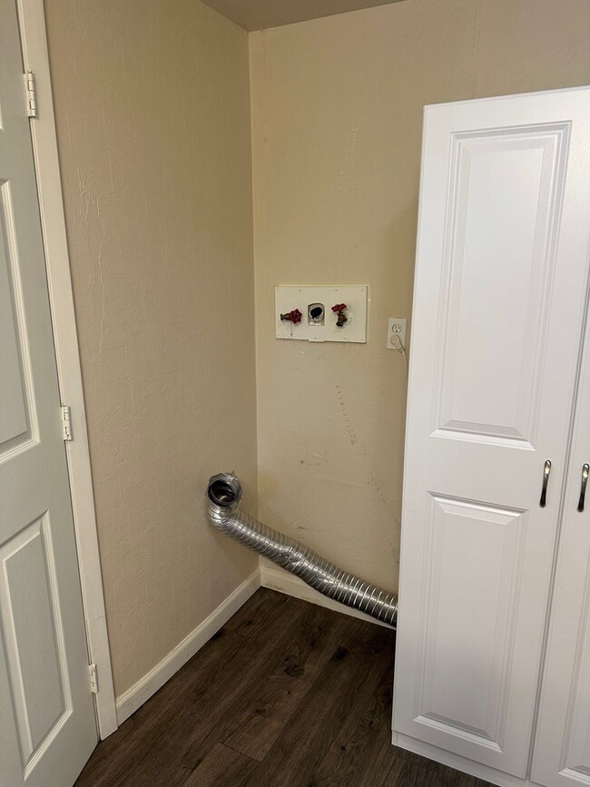 Building Photo - Charming 3 bed 1 bath house in a great a n...