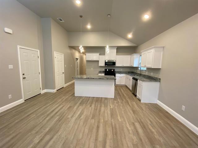 Building Photo - 2211 Henry St