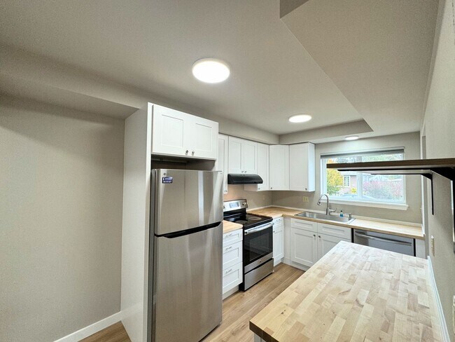 Building Photo - RGL Properties - 9614-9616
