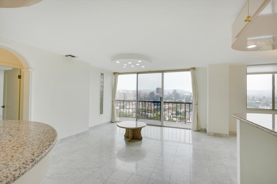 Building Photo - 10747 Wilshire Blvd