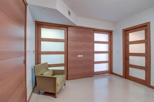 Building Photo - 1830 S Ocean Dr