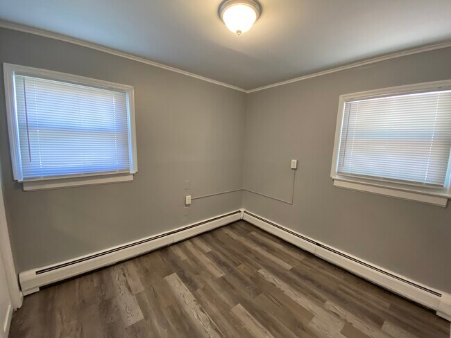 Building Photo - 11 Ilene Pl