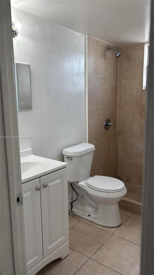 Building Photo - 13725 NE 6th Ave