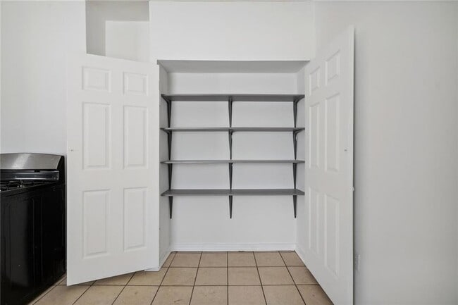 Building Photo - 3529 Delachaise St