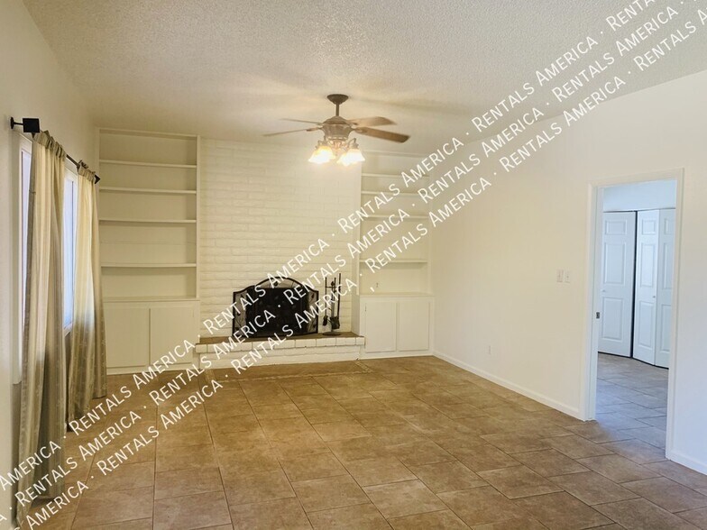 Building Photo - 2723 S Estrella Cir