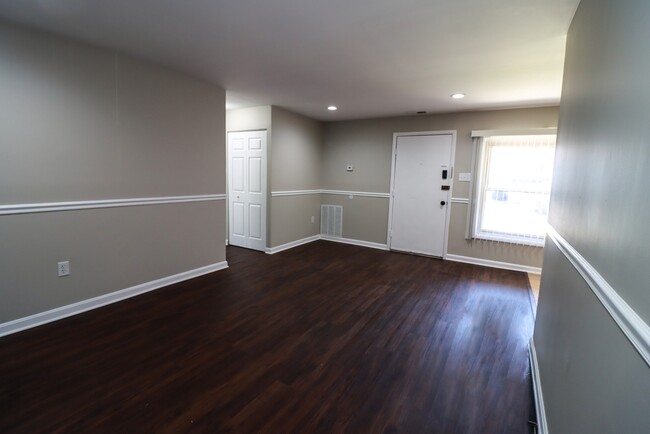 Building Photo - 9240 Bridle Path Ln