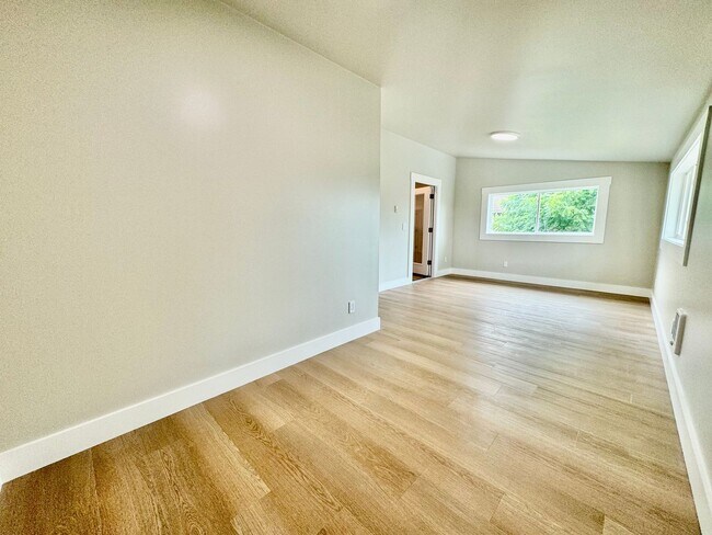 Building Photo - Seward Park fully renovated 4 bedroom, 3 b...