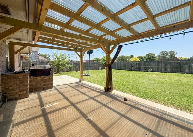 Building Photo - 5 Bedrooms | 3 Bathrooms | 2 Car Garage | Moore Schools