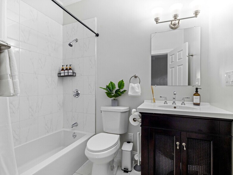 Building Photo - 110 Glen St