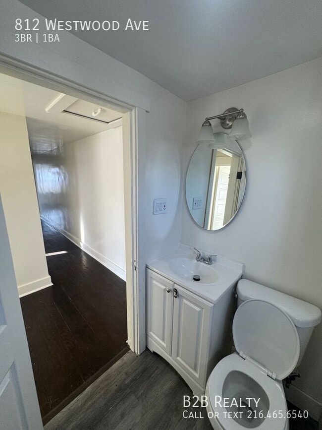 Building Photo - 812 Westwood Ave