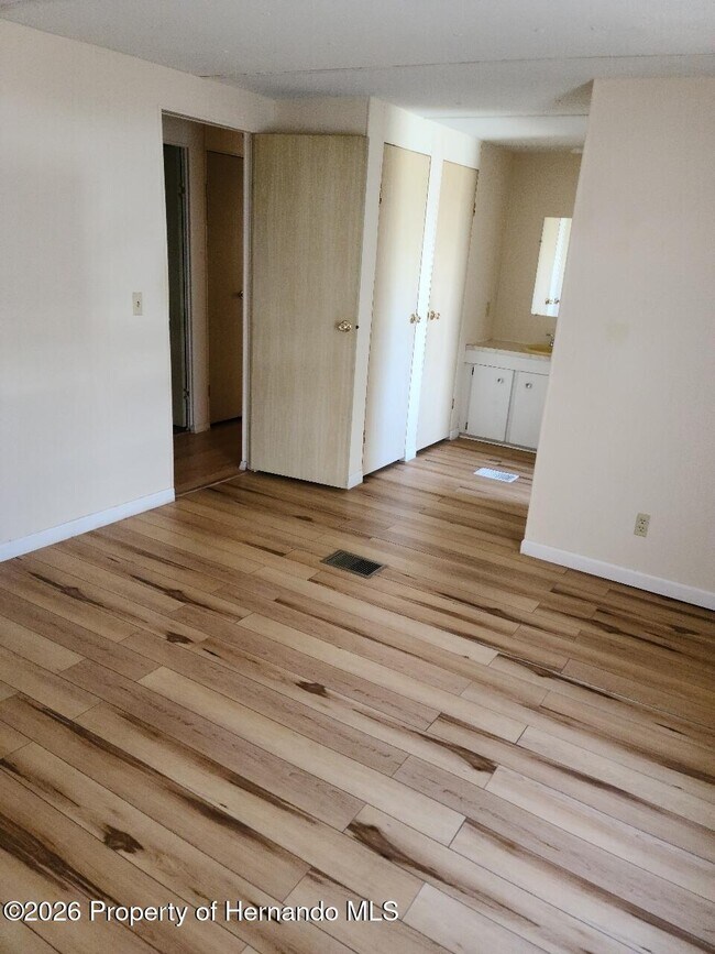 Building Photo - 15466 Brookridge Blvd