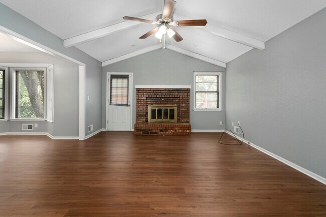 Building Photo - 3513 NE Stanton St