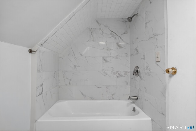 Building Photo - 361 Ridgefield Ave