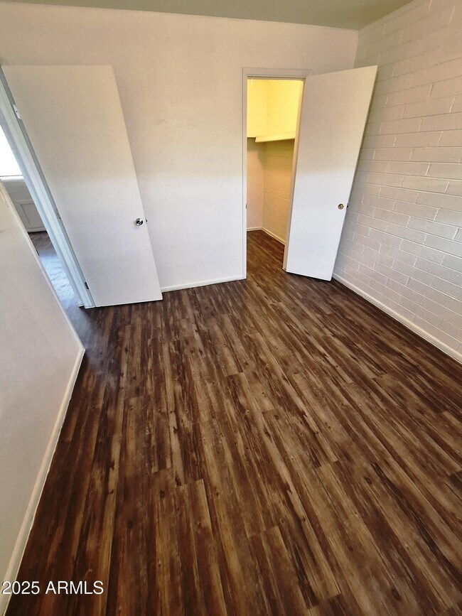 Building Photo - 1317 N 48th Pl