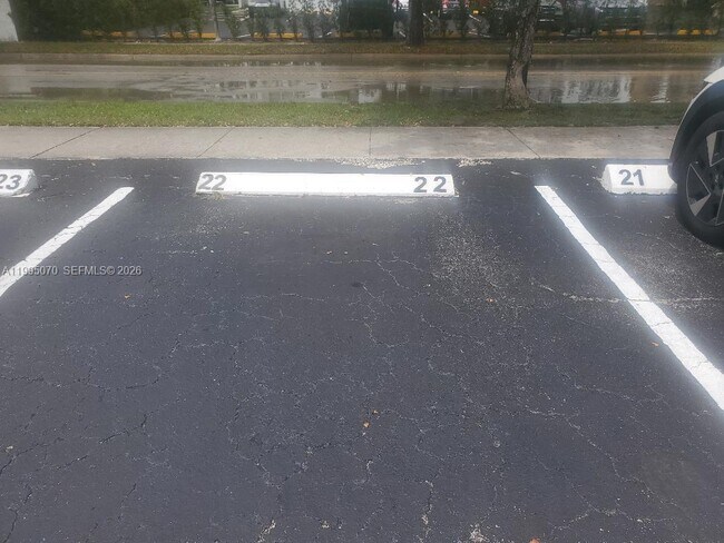 Building Photo - 319 NE 14th Ave