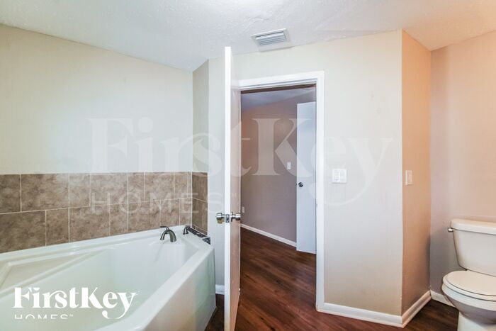 Building Photo - 4125 Woodsville Dr