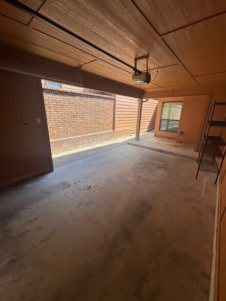 Building Photo - 22 Village Green Ct