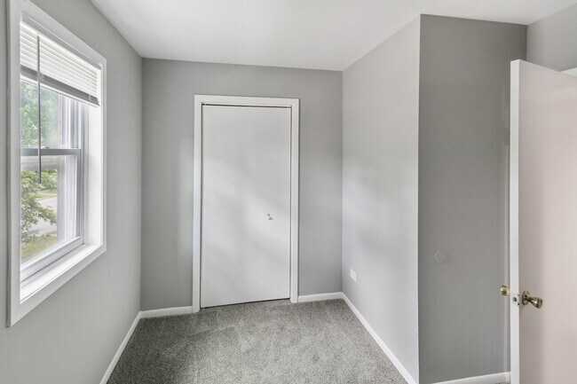 Building Photo - 621 Oneida St