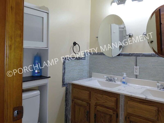 Building Photo - 587 Maryland Ave NE