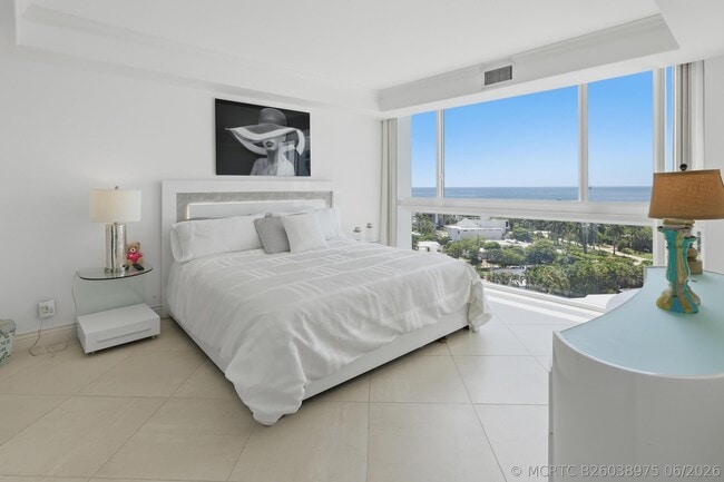 Building Photo - 2715 N Ocean Blvd