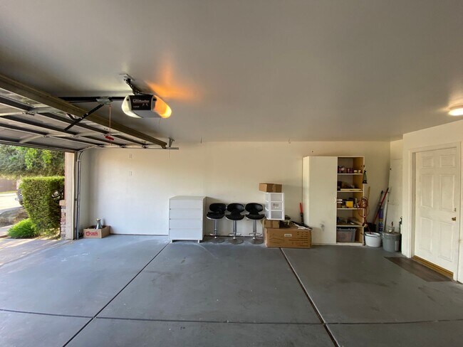 Building Photo - Gated Community of Grand Island in Seven Oaks 2 BD 2 BA Gorgeous House