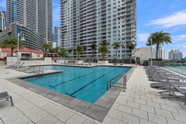 Building Photo - 1155 Brickell Bay Dr