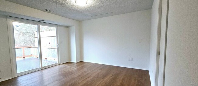 Building Photo - Beautiful 5- bedroom home near TCC APPLICATION PENDING