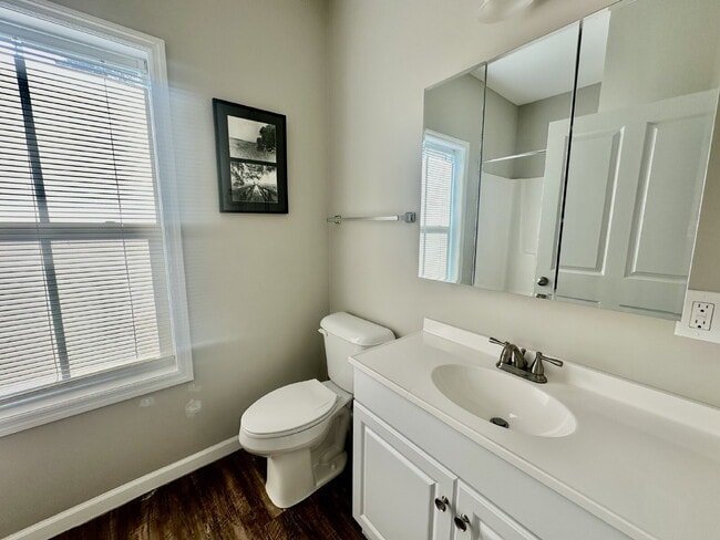 Building Photo - Two Bedroom Apartment in the Heart of the Bluffton Promenade!