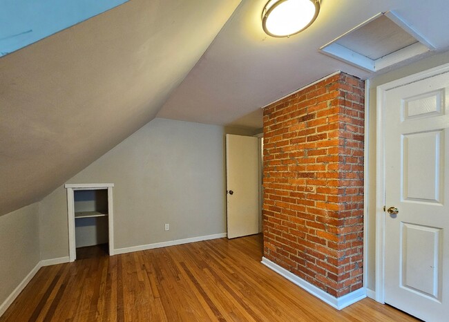 Building Photo - 4 BR, 2 BA Near University of Richmond