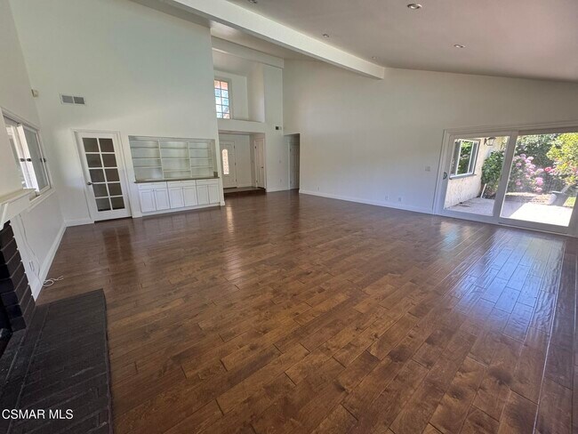 Building Photo - 1832 Fallview Rd