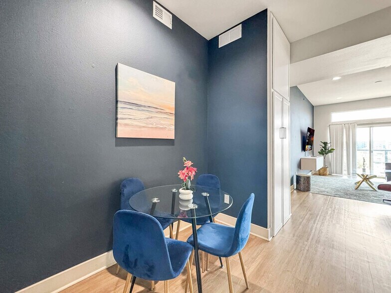 Building Photo - 2916 Indiana St