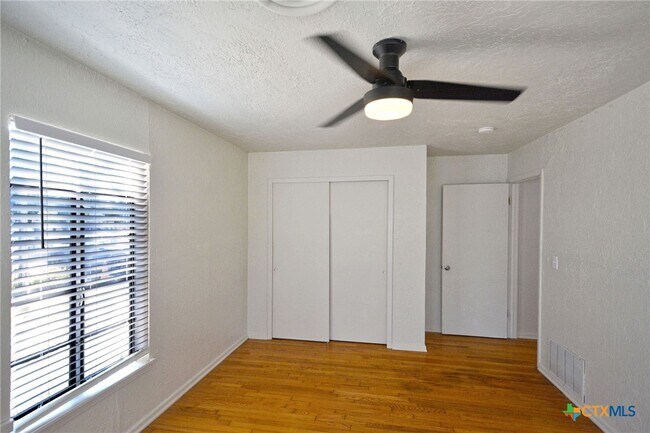 Building Photo - 268 E Mill St