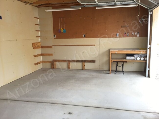 Building Photo - CUL-DE-SAC HOME